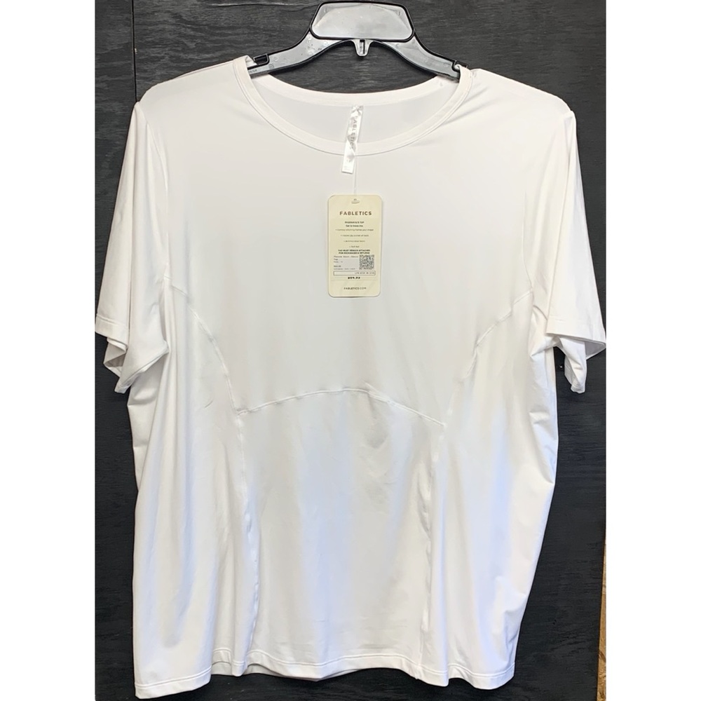 NWT Ladies Plus Size 1X Fabletics Phoenix Contoured T-Shirt W/ Hidden Pocket